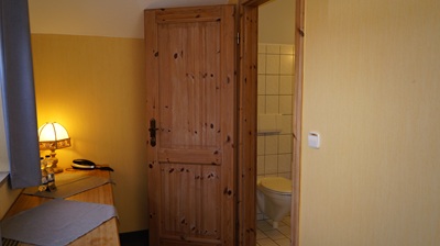 Schreibtisch im Doppelzimmer 14