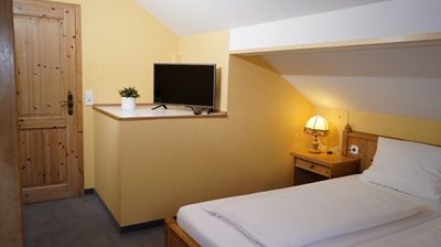 Fernseher im Doppelzimmer 14